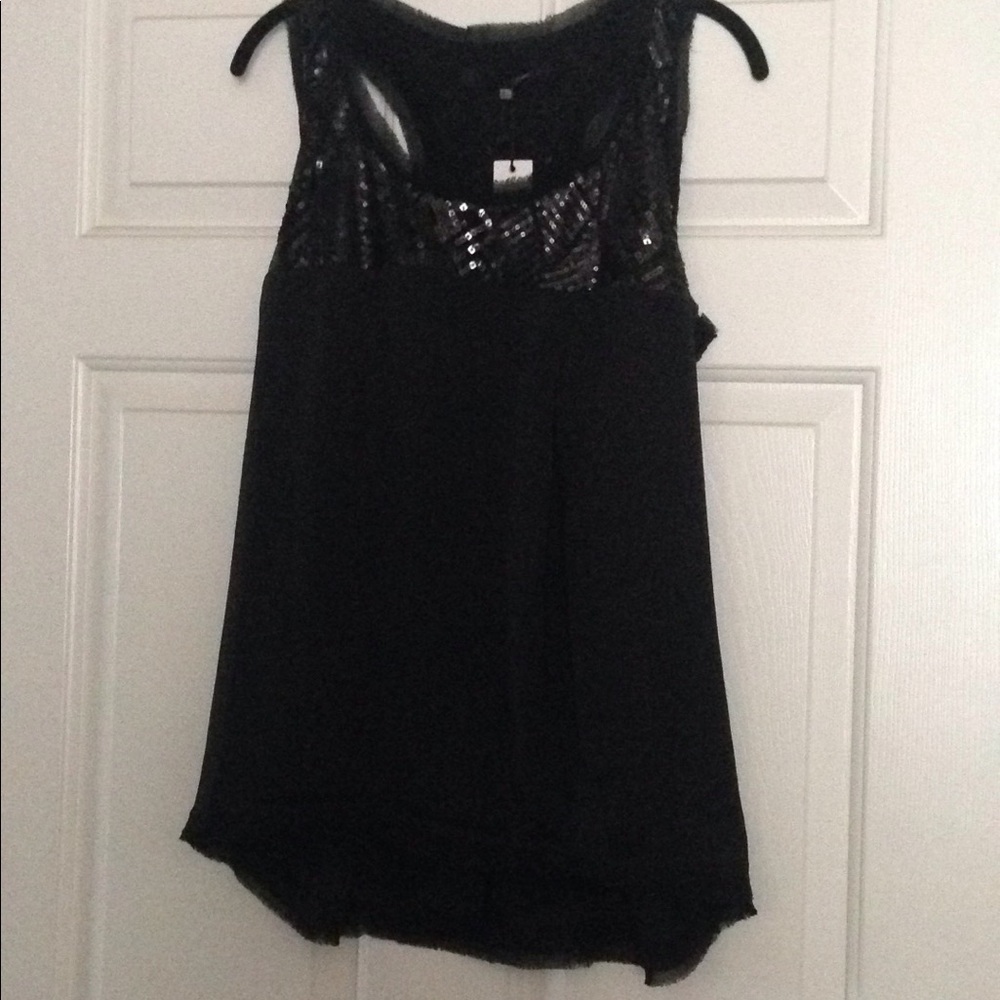 A beautiful sequence black TOP